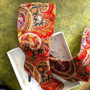 New, Never worn Beautiful Neoprene Boots